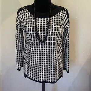 Black and White Grid Pattern Sweater cable & gauge small